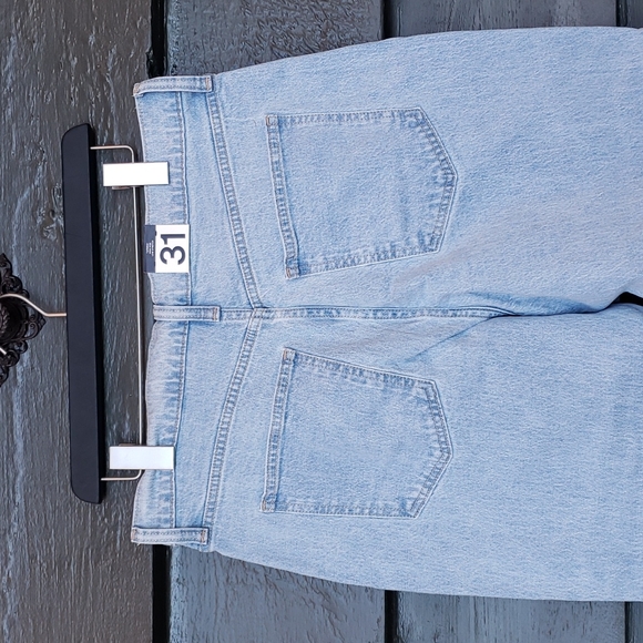 GAP Light Indigo Wash Sky High Waisted Rise Mom Jeans sz 31/12 Short NEW Women's - Picture 7 of 15